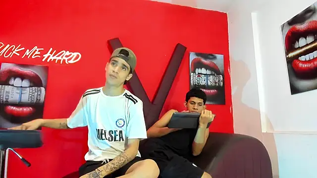 Chat XXX en directo de TWINKS_BOYSX