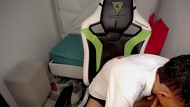 Онлайн чат XXX sombra_18