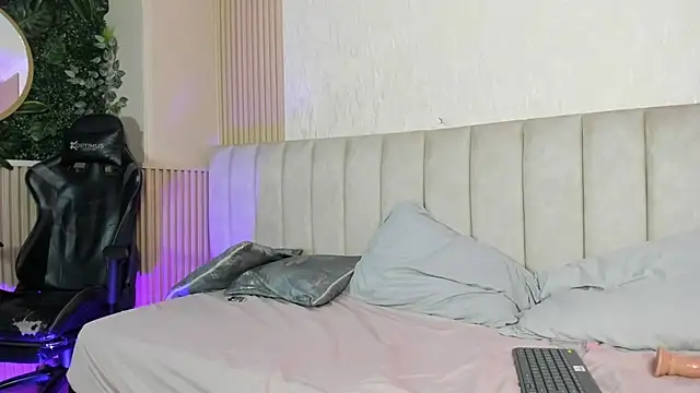 julimonroe_ Chat XXX in diretta