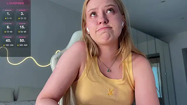 Monikacutie's Live XXX Chat