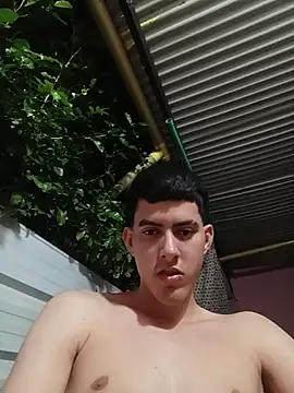 3hornys-straights' Live XXX Chat