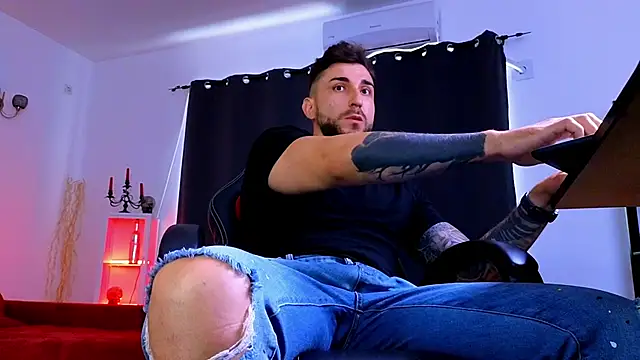 MightyAaron66 Live XXX-chat