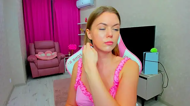 Strawberrye Adlı Modelin Canlı XXX Sohbeti