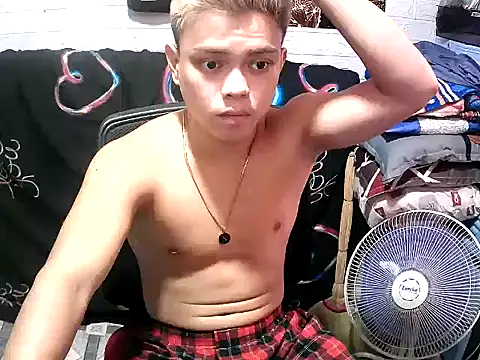 Chatroom XXX en direct de Theboy_cummerx69