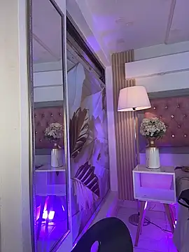 MylaDreams élő XXX-chatje