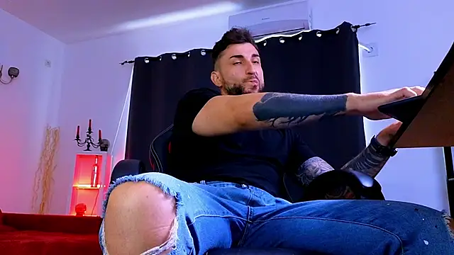 XXX chat uživo modela MightyAaron66
