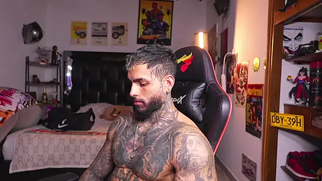 logan_hugh8 Show Webcam