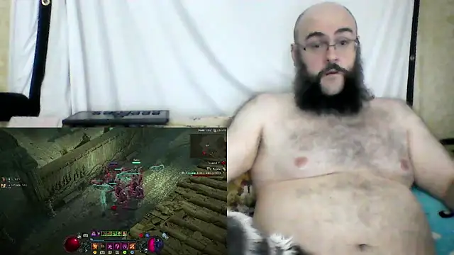 BriTheTopBear élő XXX-chatje