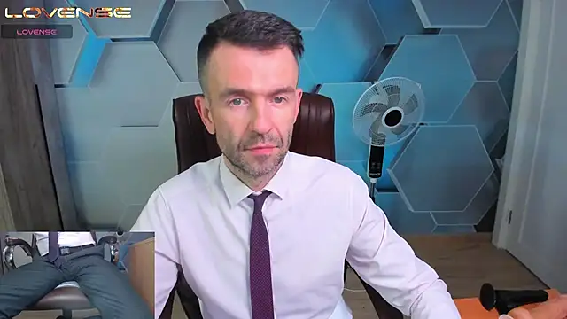 SteveTiger élő XXX-chatje
