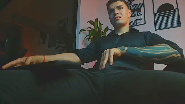 ALPHA_DOMINUS_: онлайн-секс-чат