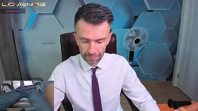 Онлайн чат XXX SteveTiger