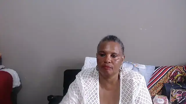 Chat +18 de GrandBustyMelon ao vivo