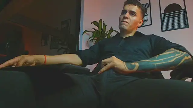 XXX chat uživo modela ALPHA_DOMINUS_