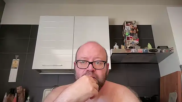 theitalianbear's Live XXX Chat