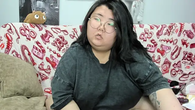Nadine_asian Chat XXX in diretta