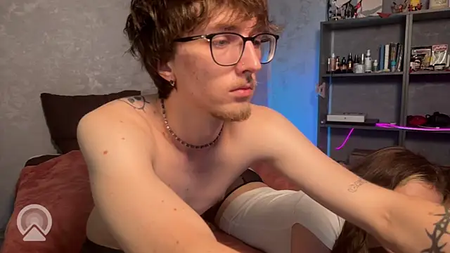 t_files_x's Live XXX Chat