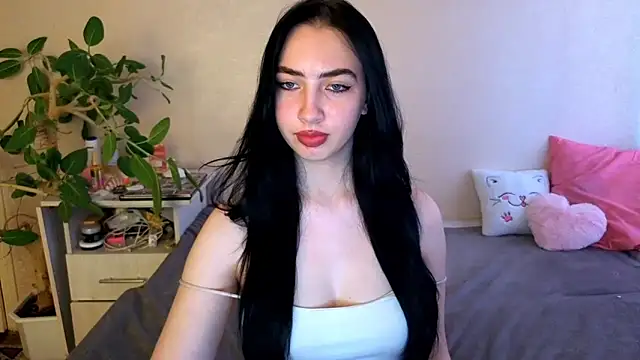 WildKittenX_ Adlı Modelin Canlı XXX Sohbeti