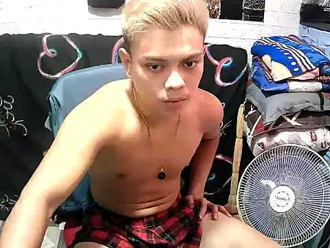 Theboy_cummerx69 Adlı Modelin Web Kamerası Şovu