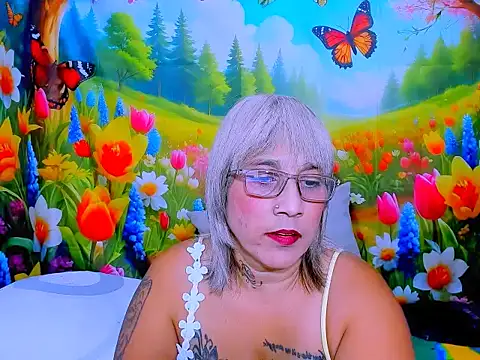 indianroxy Adlı Modelin Canlı XXX Sohbeti