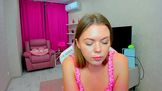Онлайн чат XXX Strawberrye