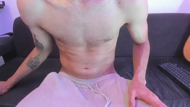 Henrikk_senn Chat XXX in diretta