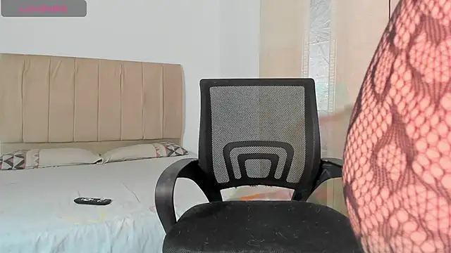 Show modela KARONTE_NOX na web-kameri