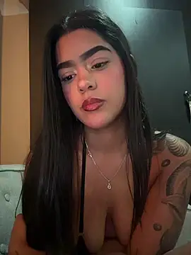 צ'אט XXX בשידור חי של CaroBeach