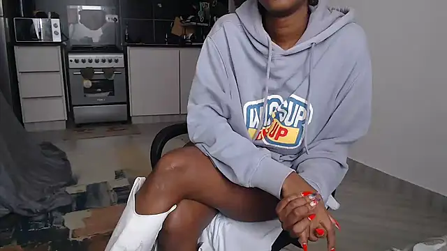 CurvyGlass live XXX chat