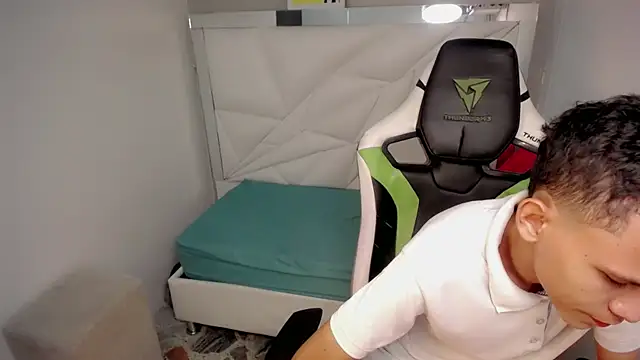 sombra_18 Live XXX-Chat