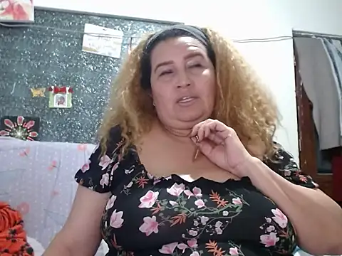 Perla1981-- Live XXX Chat