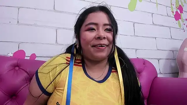 AriaMoonnn's Live XXX Chat