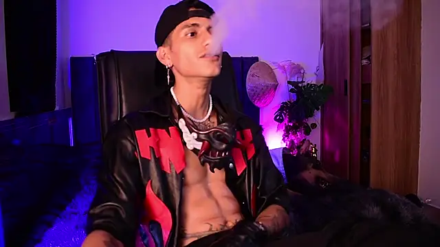 DemonKush-- – Naživo XXX chat