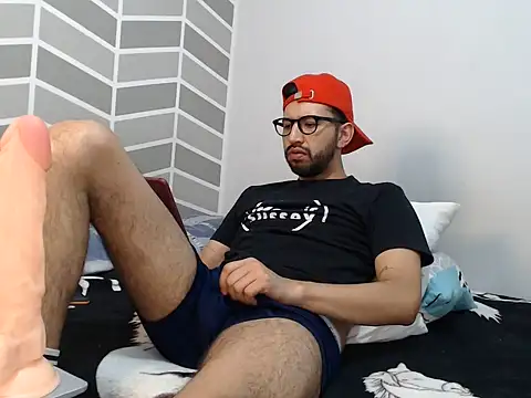 thomass1018 live XXX chat