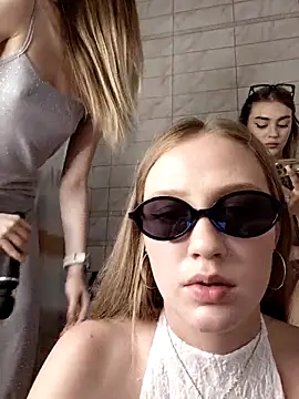 caressyourself Chat XXX live