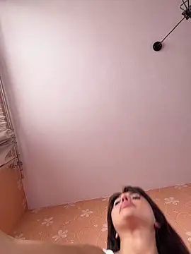 دردشة SilkyMira الجنسية المباشرة