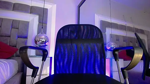Онлайн чат XXX LucasThomson_