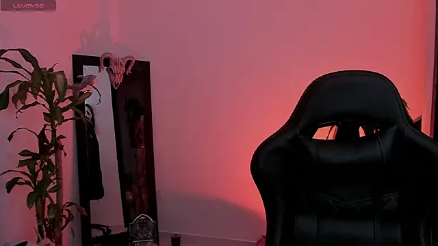 MissCharlottte_18 XXX чат на живо