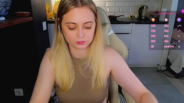 blonde_kellyy's Live XXX Chat