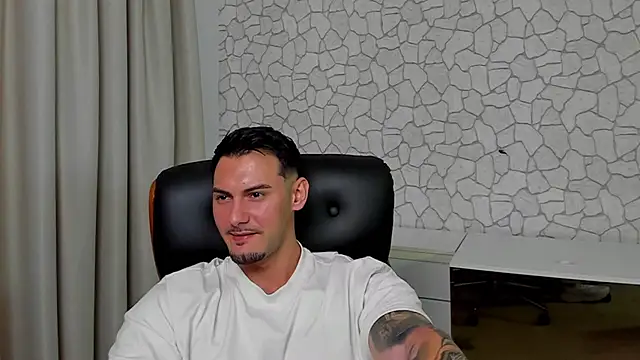 ClintMasters élő XXX-chatje