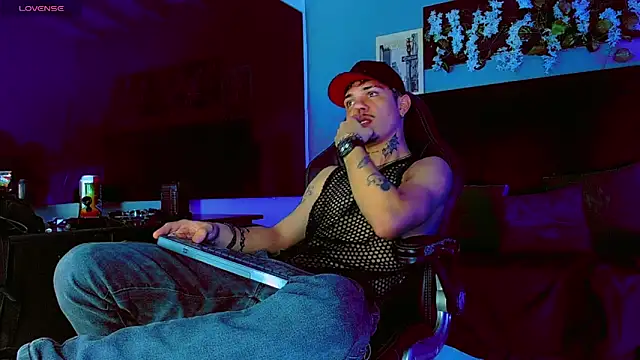 HannibalLester Live XXX-chat