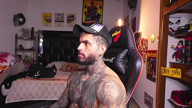 logan_hugh8 Adlı Modelin Canlı XXX Sohbeti