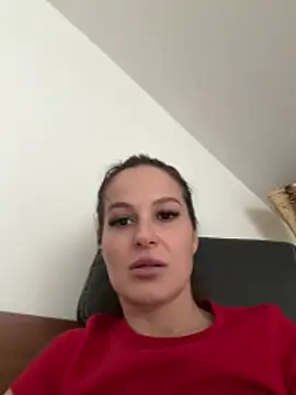 צ'אט XXX בשידור חי של MiraPleasure_