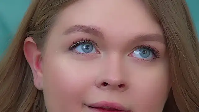 CrystalLyons' Live XXX Chat