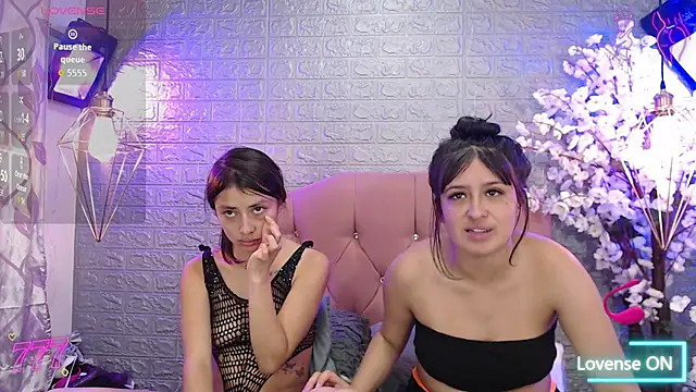 _lesbi_hard_69 Live XXX-Chat