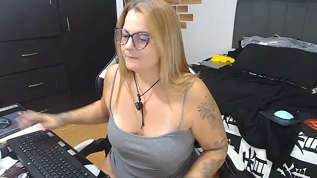 perlagoloza05 Live XXX-Chat