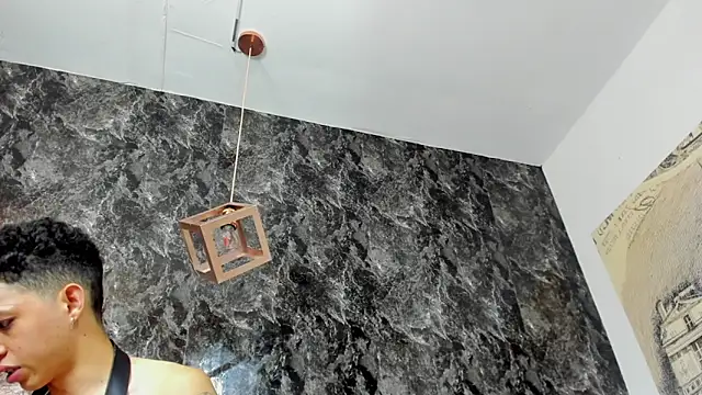 Chat +18 de cameron_lux77 ao vivo