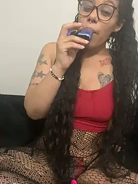 Desirae_Luciano's Webcam Show