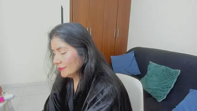 kiraGeiner Chat XXX in diretta