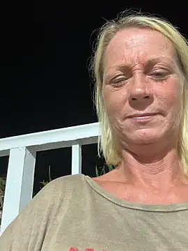 Chat +18 de TiffaneyLove ao vivo