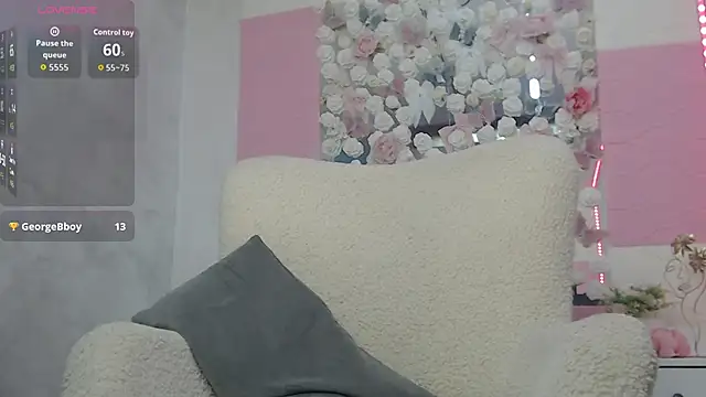 EmberLuna_ Chat XXX in diretta